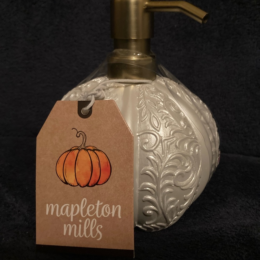 Pearl white pumpkin decorative dispenser with gold pump. - Picture 2 of 2